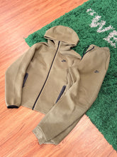 Load image into Gallery viewer, Nike Tech Fleece Full Set - Light Olive - Medium - PreOwned