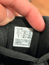 Load image into Gallery viewer, ASICS - Black Silver Running Shoes - Size 5Y / 7W - PreOwned