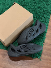 Load image into Gallery viewer, Yeezy Foam Runner - Onyx - Size 8M - PreOwned