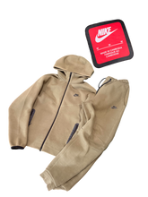 Load image into Gallery viewer, Nike Tech Fleece Full Set - Light Olive - Medium - PreOwned