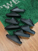 Load image into Gallery viewer, Yeezy Slide - Onyx - Brand New - Sizes 9,10,11,12 -