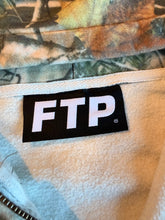 Load image into Gallery viewer, FTP Realtree Camo Zip Hoodie – Size Large
