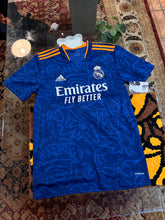 Load image into Gallery viewer, Real Madrid Benzema #9 Jersey – Size Small