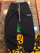 Load image into Gallery viewer, ESSENTIALS FEAR OF GOD FW24 Sweatpants – Size Large