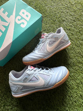 Load image into Gallery viewer, Nike SB Gato Supreme (Light Blue) - Size 9.5M

