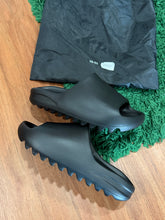 Load image into Gallery viewer, Yeezy - YS-01 Black Slide - Brand New
