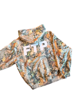 Load image into Gallery viewer, FTP Realtree Camo Zip Hoodie – Size Large
