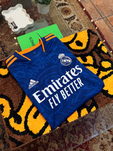 Load image into Gallery viewer, Real Madrid Benzema #9 Jersey – Size Small
