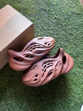 Load image into Gallery viewer, Yeezy Foam RNR Flax Size 7M
