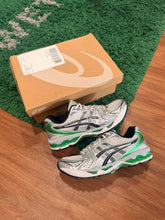Load image into Gallery viewer, ASICS Gel-Kayano 14 - White/Silver/Green - Size 9M - PreOwned
