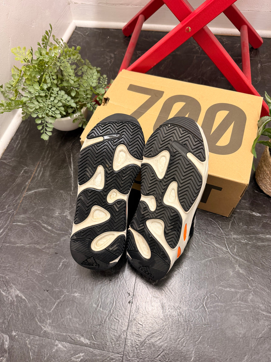 Yeezy - Boost 700 Wave Runner - Solid Grey