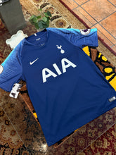 Load image into Gallery viewer, Tottenham Hotspur Harry Kane #10 Jersey – Size Medium
