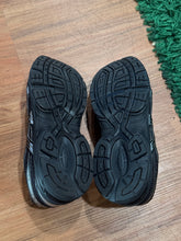 Load image into Gallery viewer, ASICS - Black Silver Running Shoes - Size 5Y / 7W - PreOwned
