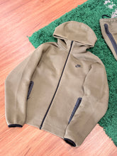 Load image into Gallery viewer, Nike Tech Fleece Full Set - Light Olive - Medium - PreOwned
