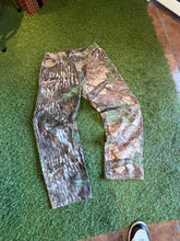 Load image into Gallery viewer, Realtree Camo Jeans Size 34 (SOLD U SLEPT)
