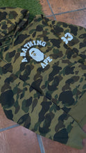 Load and play video in Gallery viewer, BAPE 3M Logo Camo Hoodie Size Large
